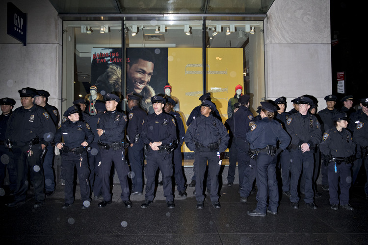 New York City Police Department officers stand guard near Trump Tower now that Donald is president-elect. (Andrew Harrer/Bloomberg)</p>  