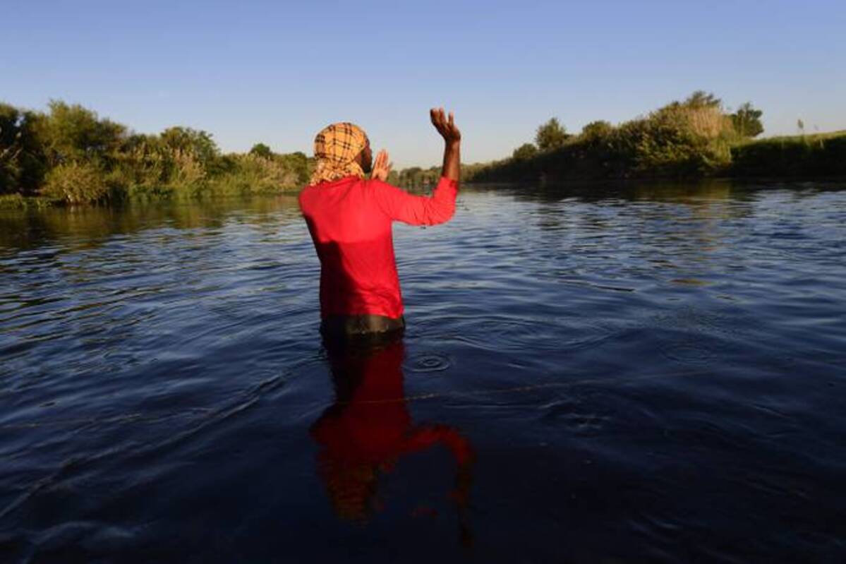 A Haitian migrant gestures as he crosses the Rio Grande river. (Pedro Pardo/AFP)&nbsp;