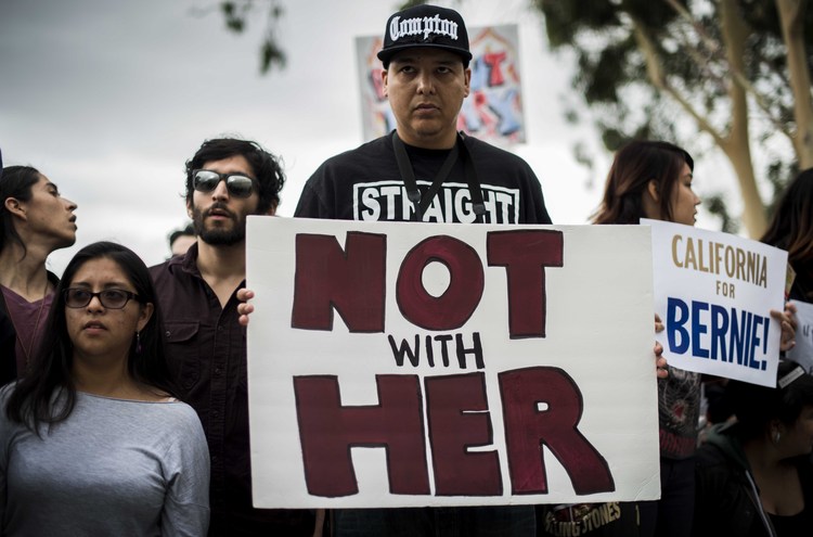 Bernie supporters protest outside a Clinton rally at East Los Angeles College last&nbsp;Thursday.&nbsp;(Photo by Melina Mara/The Washington Post)</p>  