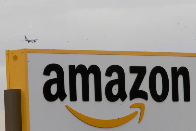 The company limits upward mobility of its executives, a former executive said. (Mary Altaffer/AP)