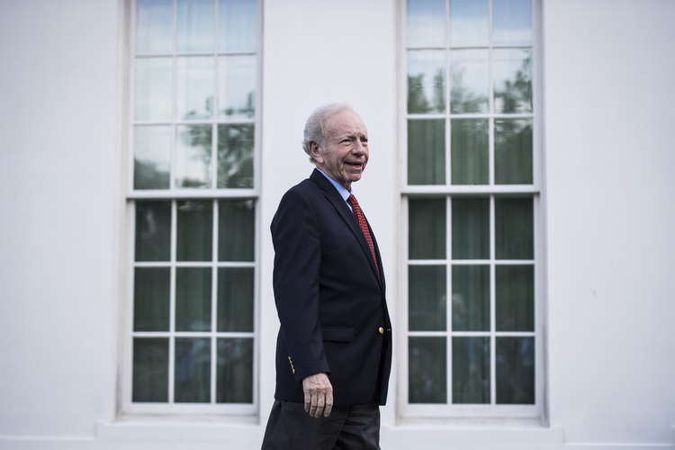 Joe Lieberman walks out of the West Wing after a job interview with Trump on Wednesday. (Jabin Botsford/The Washington Post)</p>