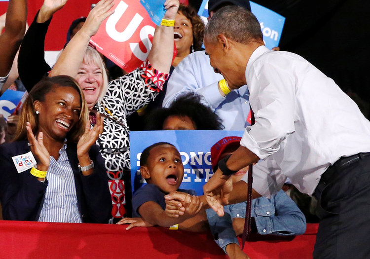 Obama takes the stage to deliver remarks supporting Clinton in Charlotte, North Carolina. (Reuters/Jonathan Ernst)</p>  