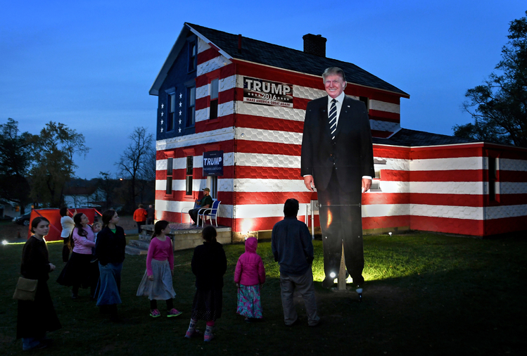 A Trump supporter's home in the village of Youngstown, Pennsylvania. (Michael S. Williamson/The Washington Post)</p>  