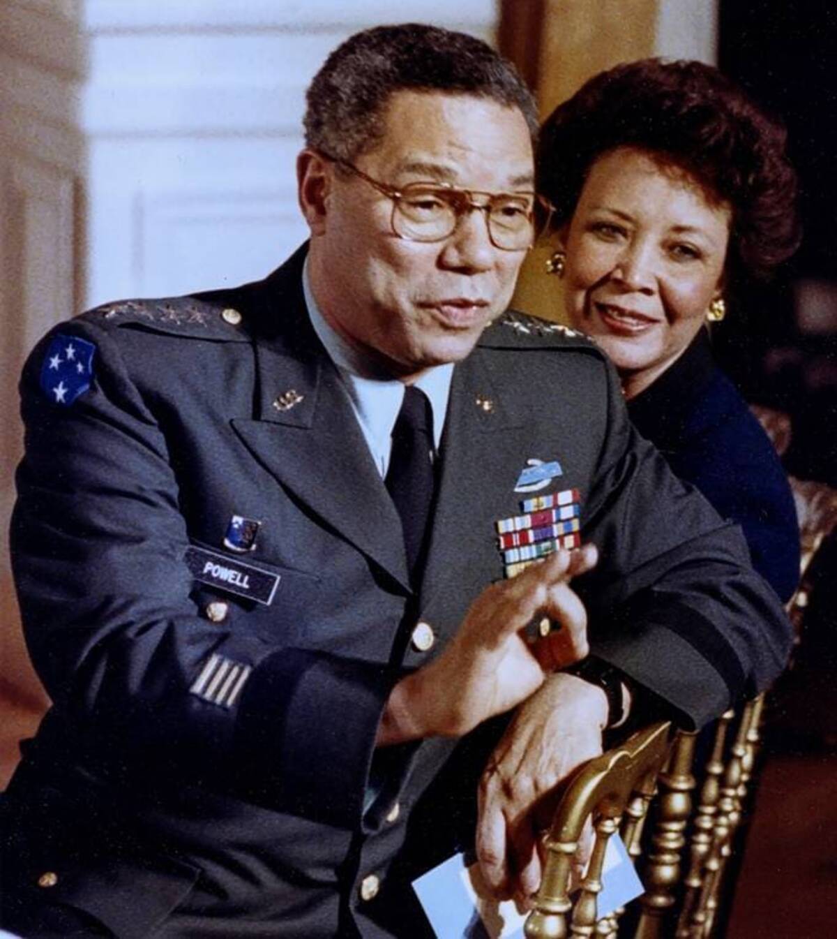U.S. Joint Chiefs Chairman Gen. Colin Powell acknowledges a guest at a White House ceremony honoring former British Prime Minister Margaret Thatcher, as Powell's wife, Alma, watches in Washington, March 7, 1991. (Stelios Varias/Reuters)