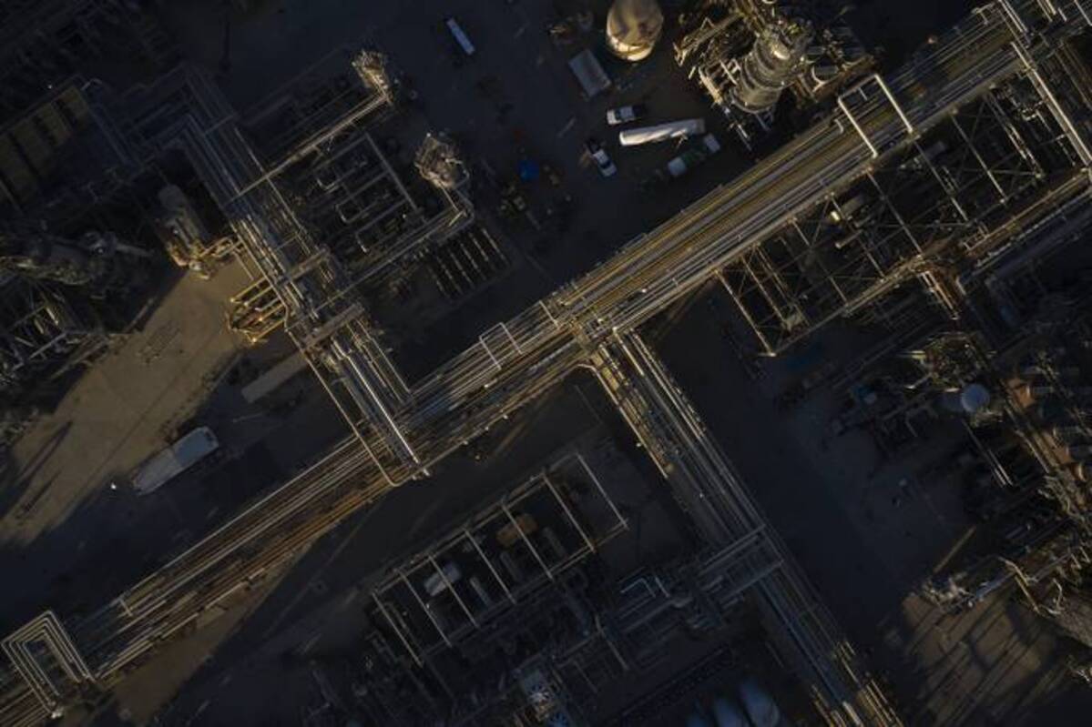 Pipelines at Torrance Refining in California. (Bing Guan/Bloomberg News)