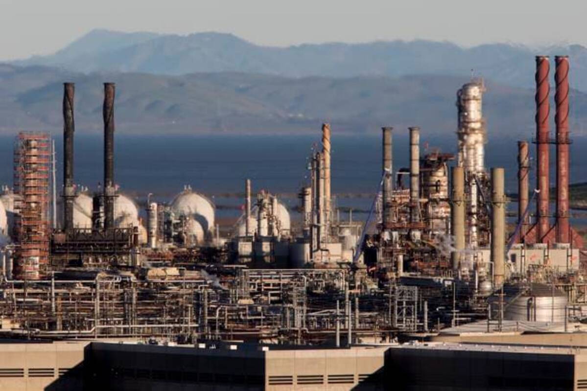 The Chevron Richmond Refinery in California. (Jessica Christian/San Francisco Chronicle/AP)
