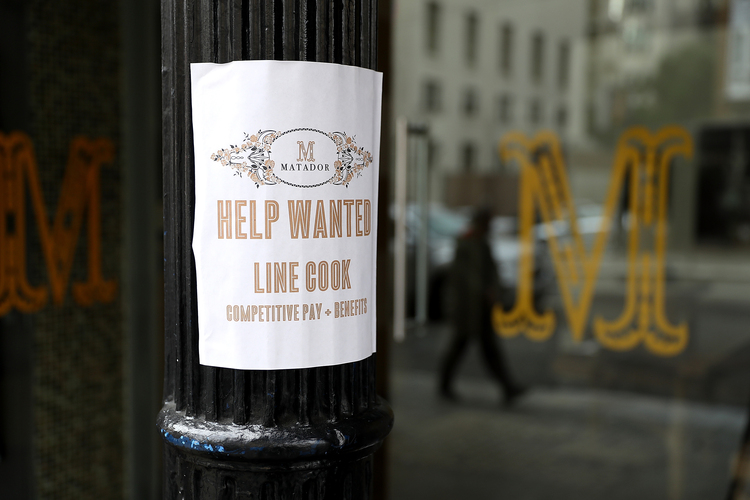 A "now hiring"&nbsp;sign in San Francisco&nbsp;(Justin Sullivan/Getty Images)</p>  