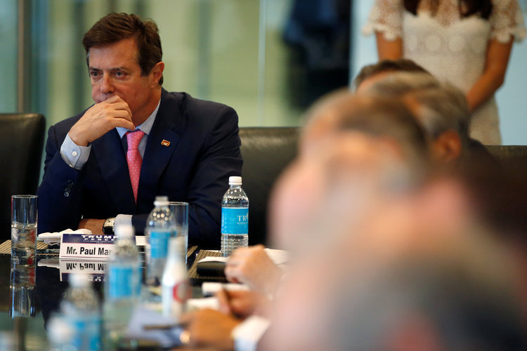 Paul Manafort&nbsp;listens to Trump talk&nbsp;at Trump Tower last week. (Carlo Allegri/Reuters)</p>  