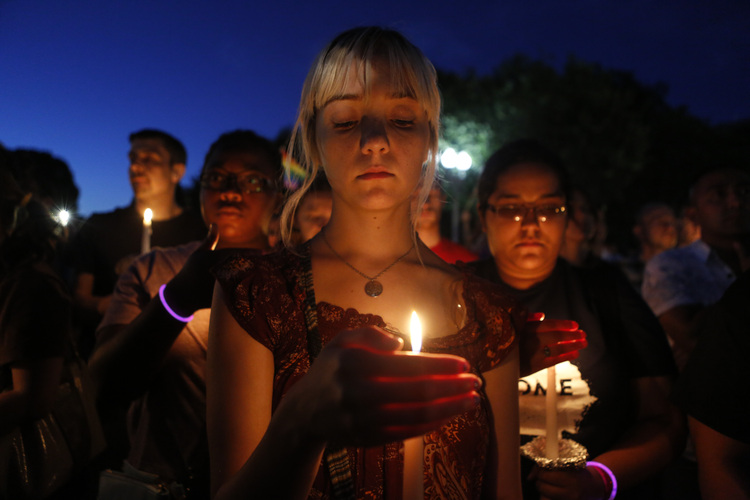 Alysia Gustavsen holds a candle in remembrance of the victims of the Pulse nightclub shooting in Orlando during a vigil at the White House last night. (Photo by Oliver Contreras For The Washington Post)</p>  