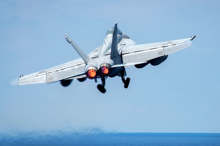 An F/A-18E Super Hornet aircraft like this one shot down a Syrian government fighter jet shortly after the Syrians bombed US-backed fighters yesterday. (DOD Handout)</p>  