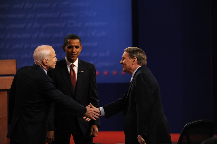 Both candidates thanks&nbsp;Jim Lehrer&nbsp;after the debate he moderated in&nbsp;2008. (File)</p>  