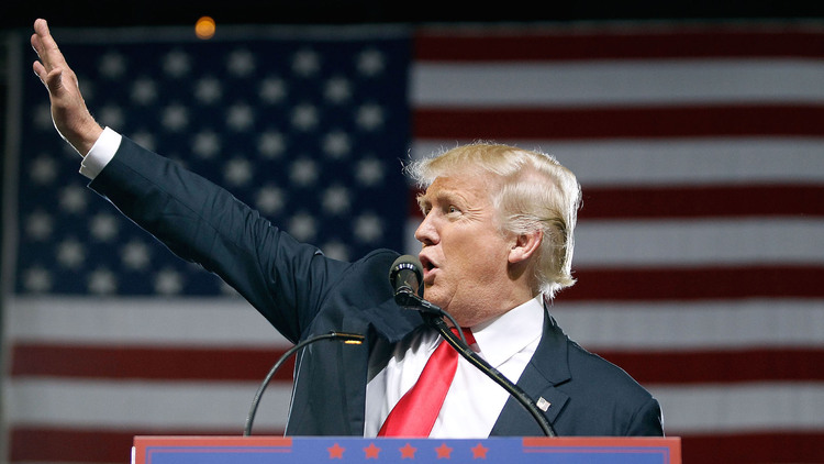 Donald Trump campaigns in Phoenix on Saturday. (Photo by Ralph Freso/Getty Images)</p>  