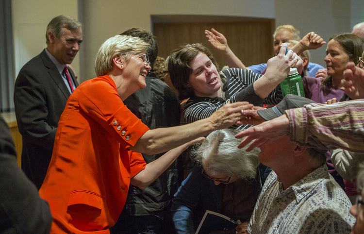 Elizabeth Warren has her photo taken with a supporter of Jeff Merkley&nbsp;at a 2014 rally in Oregon.&nbsp;(AP Photo/The Register-Guard, Andy Nelson)</p>  