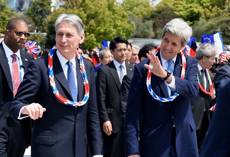 John Kerry and British Foreign Secretary Philip Hammond in Hiroshima last month. (AFP/Getty Images)</p>  