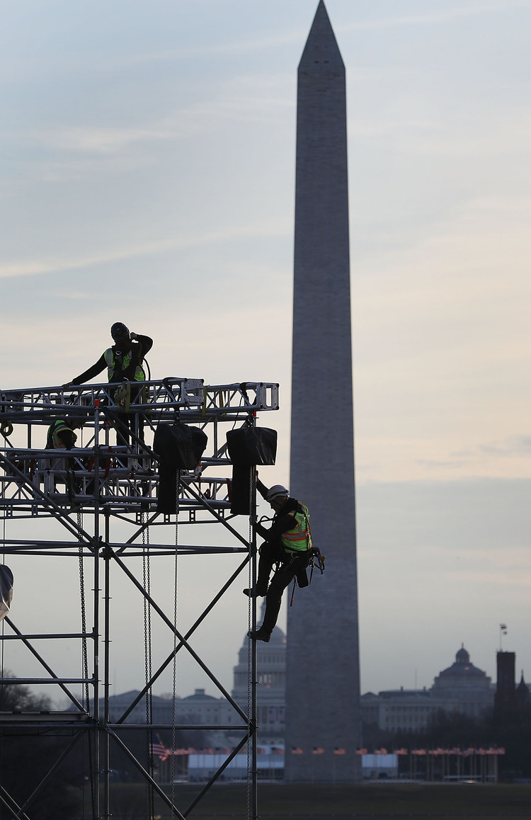 Workers prepare the stage&nbsp;to be used in the inauguration on Friday.&nbsp;(Joe Raedle/Getty)</p>  