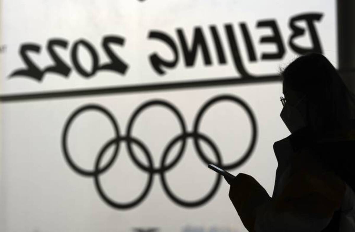 Some countries' Olympic committees are providing temporary phones to their athletes. (David J. Phillip/AP)