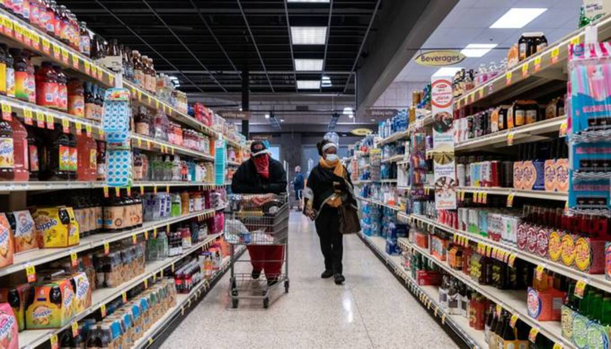 Shoppers browse in a supermarket while wearing masks to help slow the spread of coronavirus disease (COVID-19). (REUTERS/Lawrence Bryant)