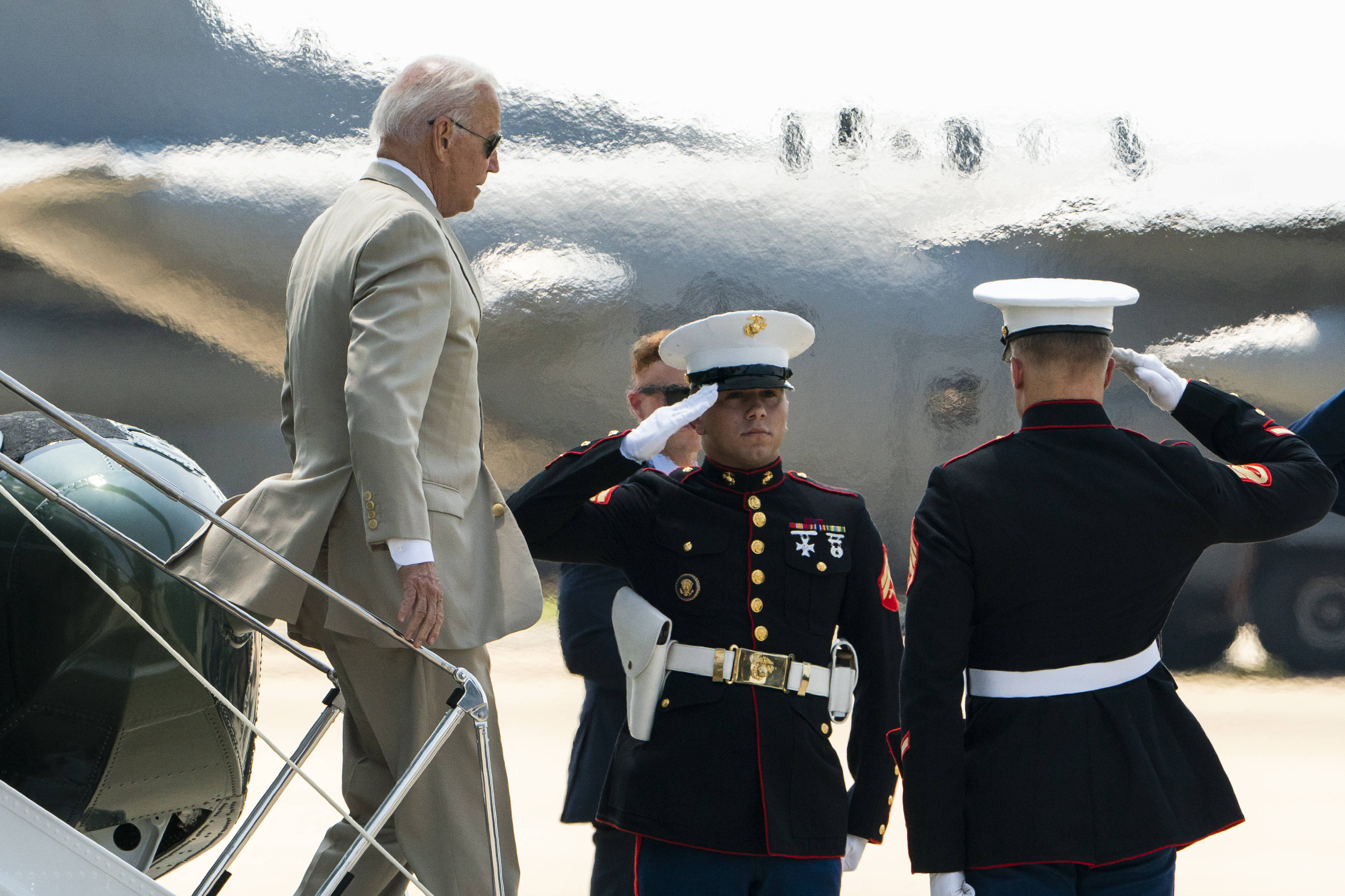 President Biden steps off Marine One.