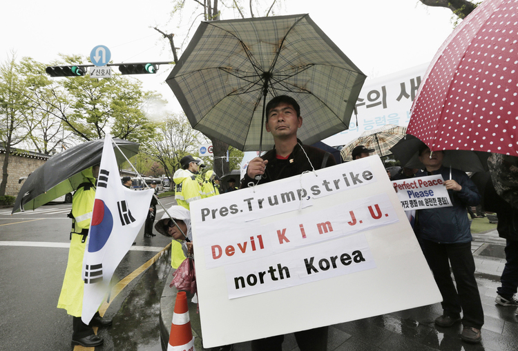 South Koreans stage a rally welcoming a visit for Mike Pence in Seoul. (AP/Ahn Young-joon)</p>  