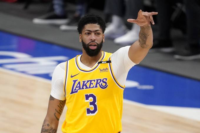 Anthony Davis has had back-to-back disappointing seasons after helping the Los Angeles Lakers win the 2020 NBA championship. (Tony Gutierrez/AP)