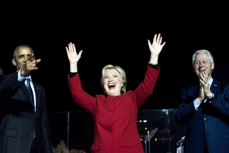 Obama introduces HRC at Independence Mall in Philadelphia last night. (Melina Mara/The Washington Post)</p>  