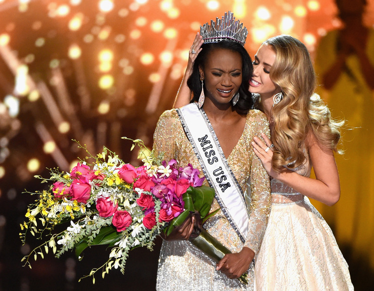 Deshauna Barber is crowned Miss USA in Las Vegas.&nbsp;(Photo by Ethan Miller/Getty Images)</p>  