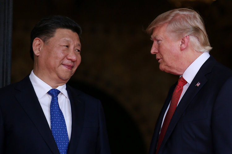 Donald Trump welcomes Chinese President Xi Jinping at Mar-a-Lago on April 6. (Carlos Barria/Reuters)</p>  