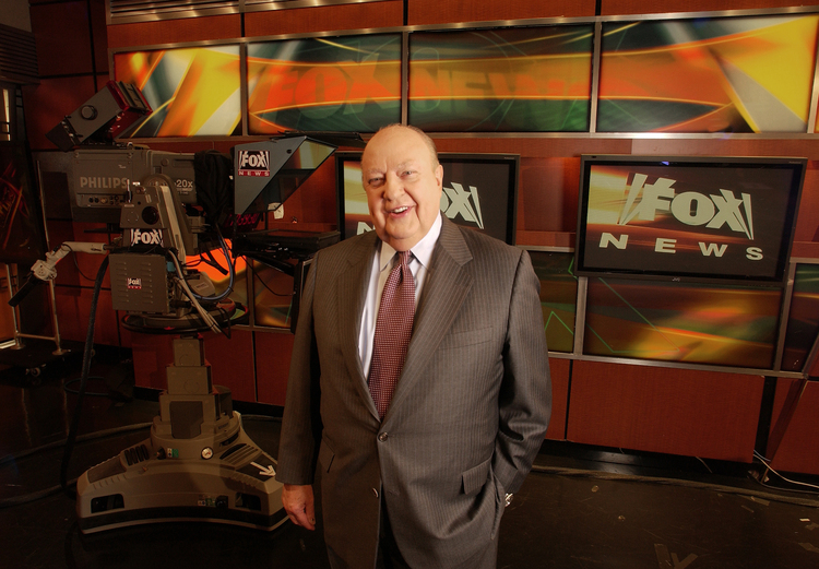 Then-Fox News CEO Roger Ailes&nbsp;in 2006. (Jim Cooper/AP)</p>  