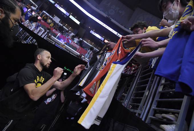 Stephen Curry and the Golden State Warriors are the NBA's biggest attraction through the first quarter of the season. (Kevork Djansezian/Getty Images)