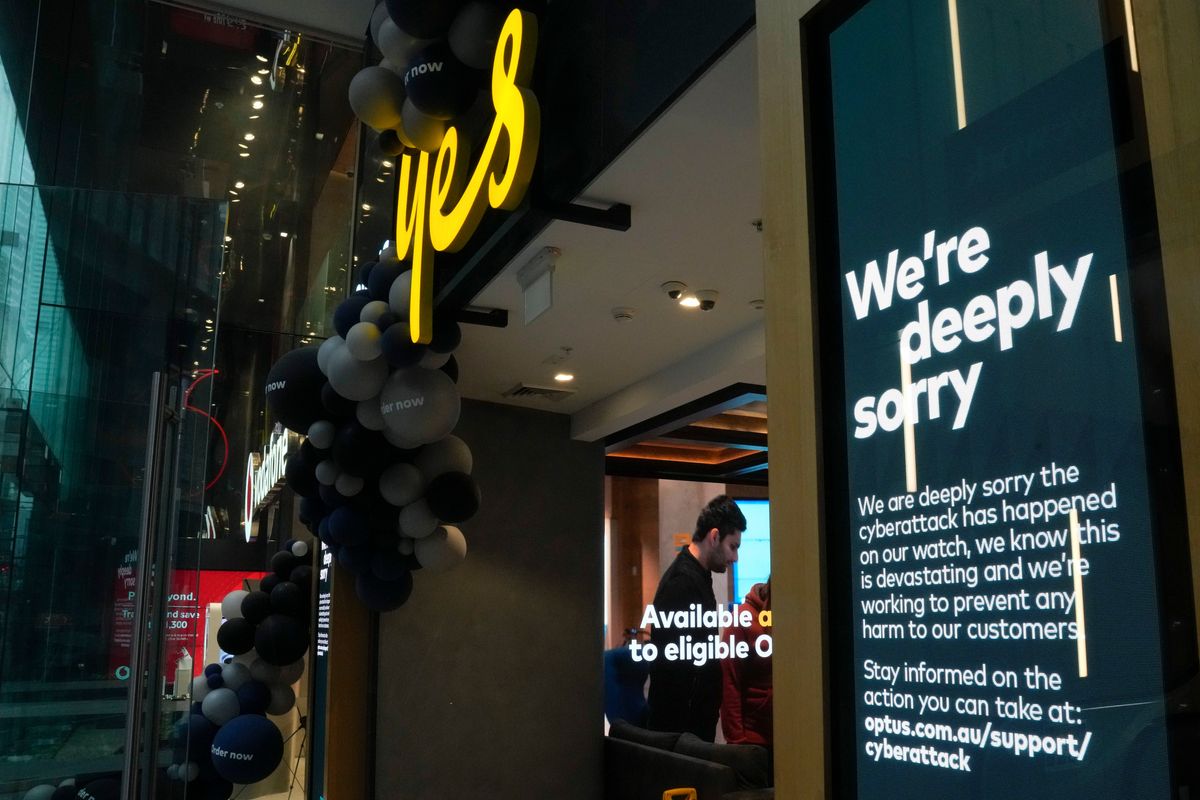 An Optus telecommunications retail store in Sydney. (Mark Baker/AP)