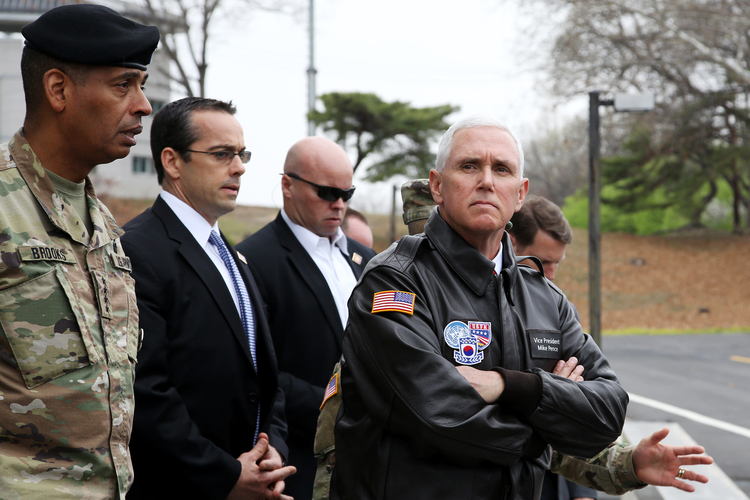 Mike Pence visits the Demilitarized Zone in Paju, South Korea. (SeongJoon Cho/Bloomberg)</p>  