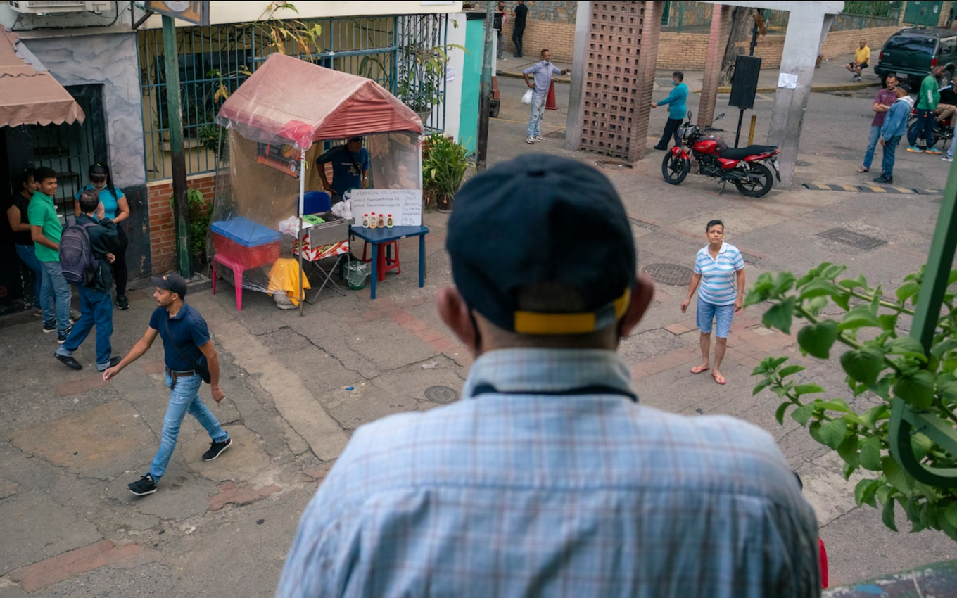 Chacón delivers his newscast from a second-story balcony. (Andrea Hernández Briceño for The Washington Post)