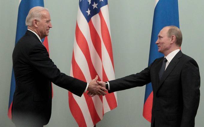 Vladimir Putin shakes hands with Vice President Biden during a meeting in 2011. (Alexander Natruskin/Reuters)