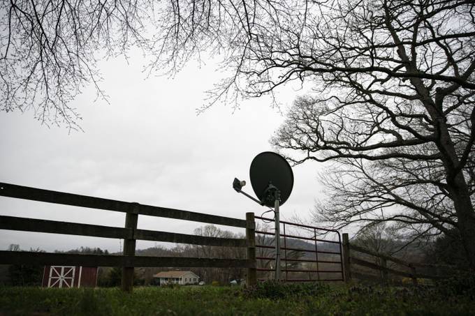 The broadband discounts were originally designed to help people hit hard by the coronavirus pandemic. (Al Drago/Bloomberg News)