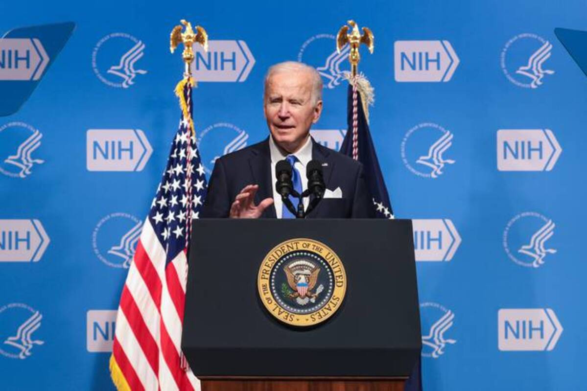 President Biden delivers remarks on his efforts to fight the coronavirus this winter. (Oliver Contreras/Sipa/Bloomberg)
