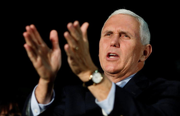 Mike Pence stumps in North Carolina. (Jason Miczek/Reuters)</p>  