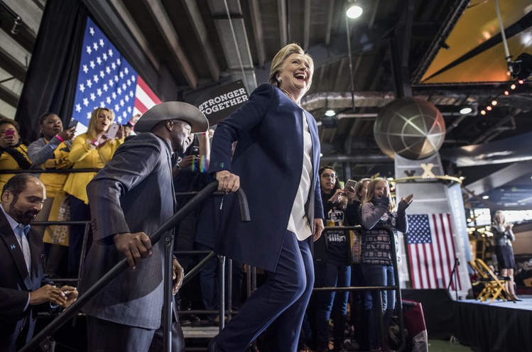 Clinton speaks to voters in Pittsburgh. (Melina Mara/The Washington Post)</p>  