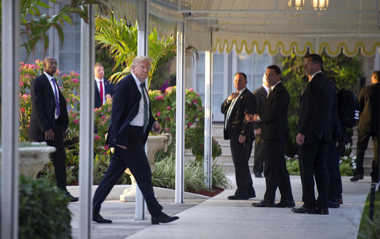 &nbsp;Trump arrives at Mar-a-Lago. (Meghan Mccarthy/Palm Beach Daily News)</p>  