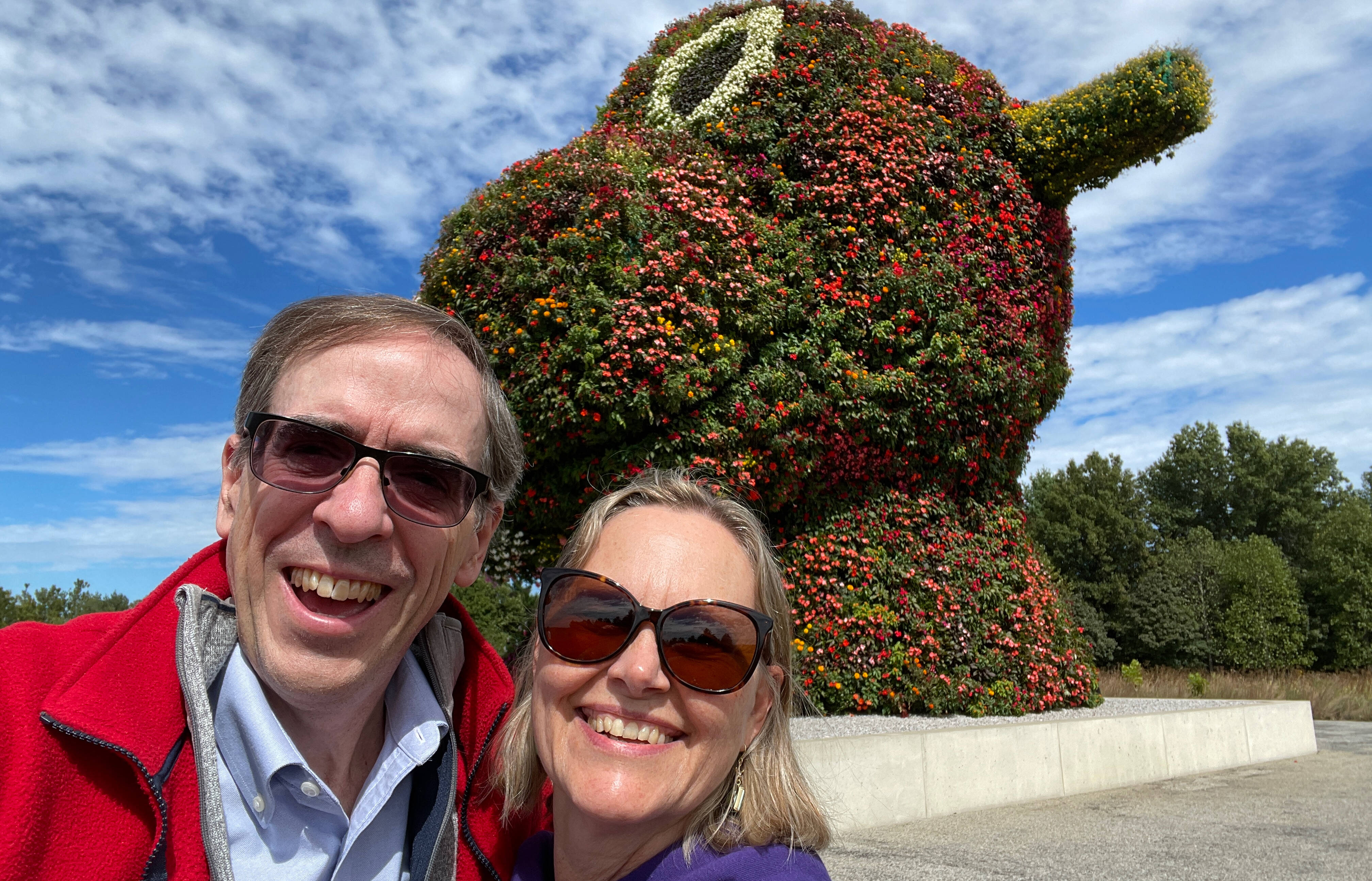 Ron and Dawn Charles in front of Jeff Koons's 