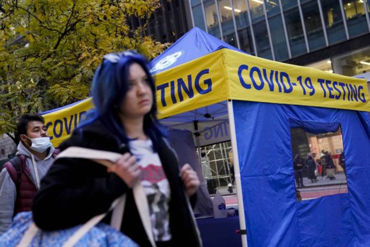 Pedestrians pass a coronavirus testing tent in New York on Dec. 2. (John Minchillo/AP)