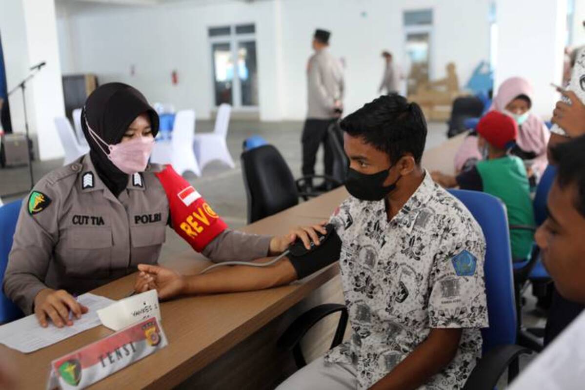 The World Health Organization has advocated for countries around the globe to share their covid-19 tools to ensure equitable access to lifesaving technologies. (Hotli Simanjuntak/Shutterstock)