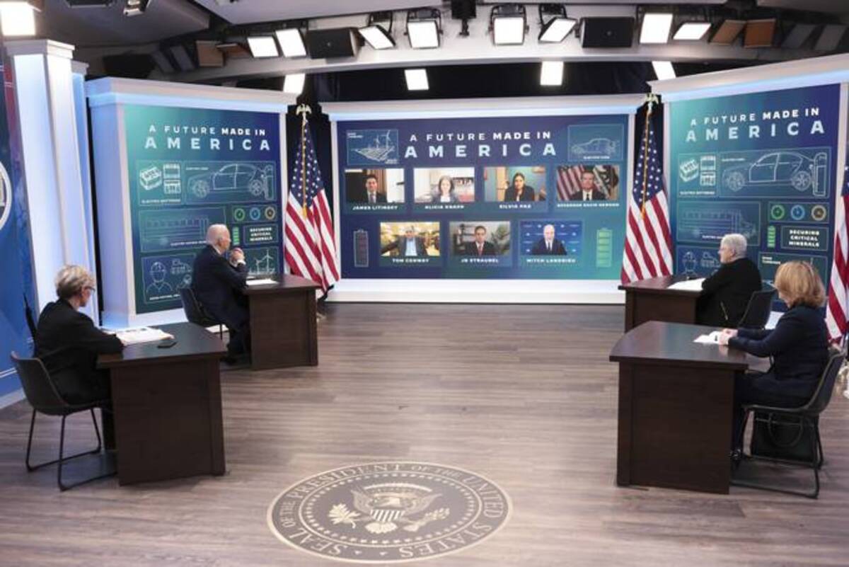 A White House meeting Feb. 22 on mineral supply chains and clean energy manufacturing. (Oliver Contreras/The Washington Post)