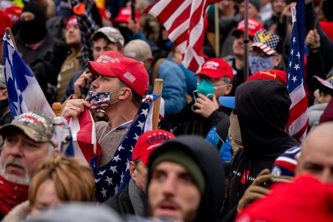 Pro-Trump protesters clash with police during the tally of electoral votes that would certify Joe Biden as the winner of the presidential election, outside the Capitol on Jan. 6. (Amanda Andrade-Rhoades for The Washington Post)