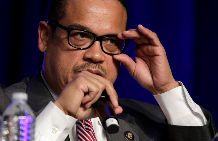 Keith Ellison wore an ill-fitting suit during the DNC forum. (Joshua Roberts/Reuters)</p>  