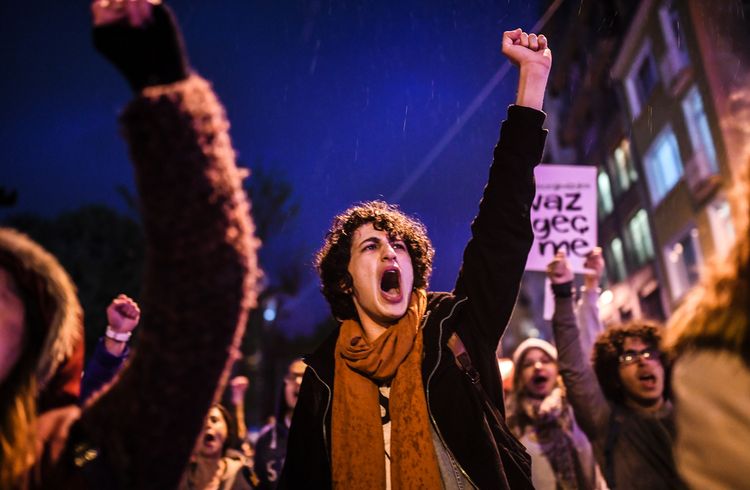 Erdogan&nbsp;critics march in Istanbul. (Bulent Kilic/Getty/AFP)</p>  