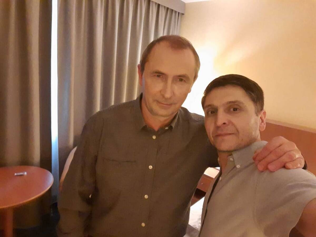 Impersonators of Vladimir Putin and Volodymyr Zelensky meet in Poland. (Umid Isabaev)