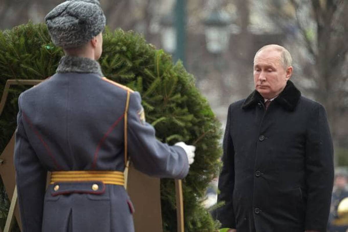 Russian President Vladimir Putin takes part in a wreath laying ceremony at the Tomb of the Unknown Soldier on Wednesday. Sputnik/Aleksey Nikolskyi/Kremlin via REUTERS&nbsp;
