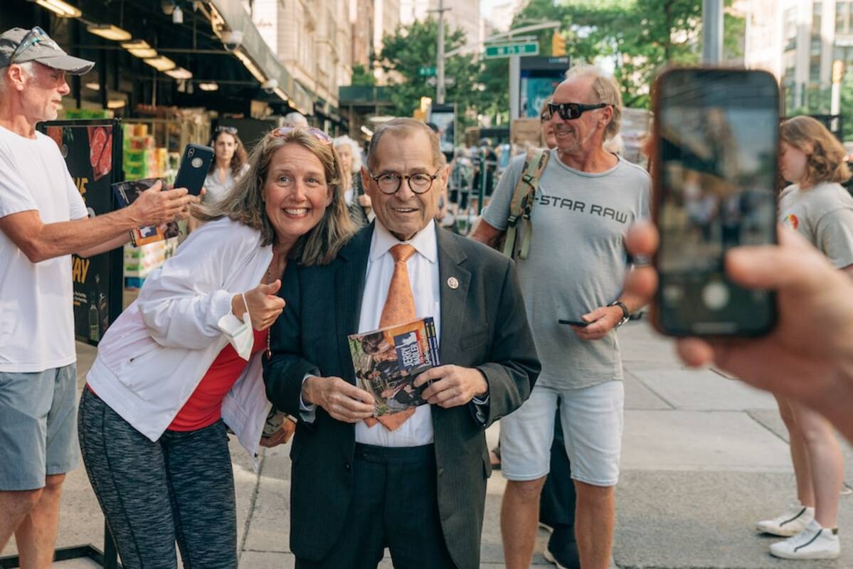 Rep. Jerry Nadler (D-N.Y.) takes a selfie with a voter during a campaign stop at a fairway in New York. (Jeenah Moon/The Washington Post)