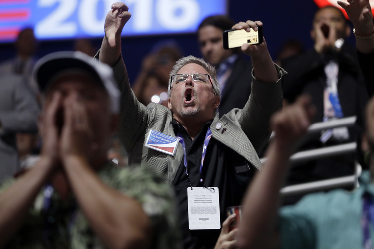 The crowd reacts&nbsp;to Cruz.&nbsp;(AP Photo/Matt Rourke)</p>  