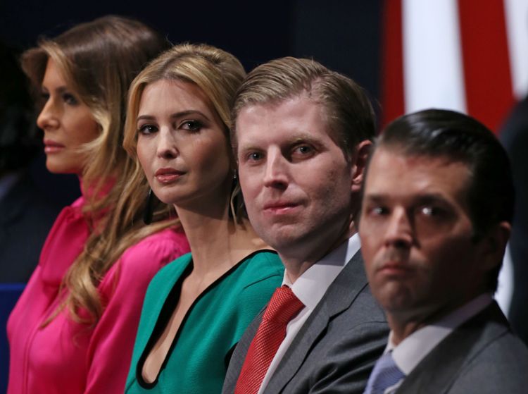 Melania, Ivanka, Eric and Donald Jr. watch the second debate. (Tasos Katopodis/AFP/Getty Images)</p>  